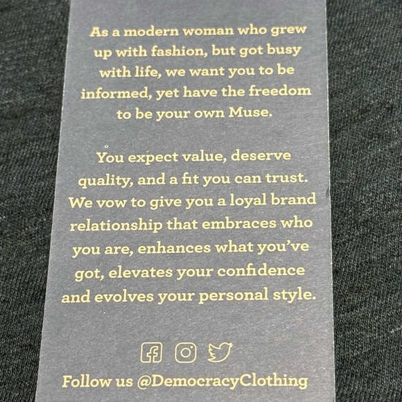 Democracy Top Size 1X - Picture 6 of 10